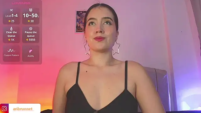 Snapshot of BrunnetAri_ chatting on June 2026 07:35:01 PM BrunnetAri online show from June 2026 07:35:01 PM