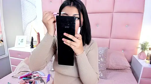 DaisySnugs1 online show from December 2025 12:22:02 PM