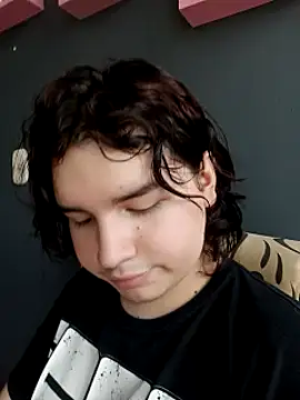 Snapshot of damienbeltmonth chatting on October 2025 07:52:01 PM damienbeltmonth online show from October 2025 07:52:01 PM