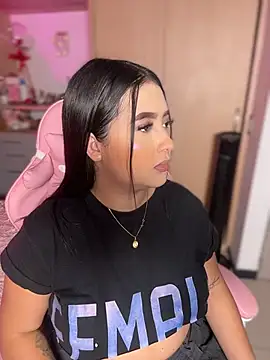 Snapshot of Emiily_Moore1 chatting on April 2026 11:18:01 PM Emiily Moore1 online show from April 2026 11:18:01 PM