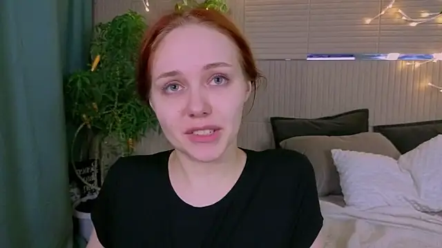 Snapshot of PollyVinice chatting on May 2026 07:52:02 PM PollyVinice online show from May 2026 07:52:02 PM