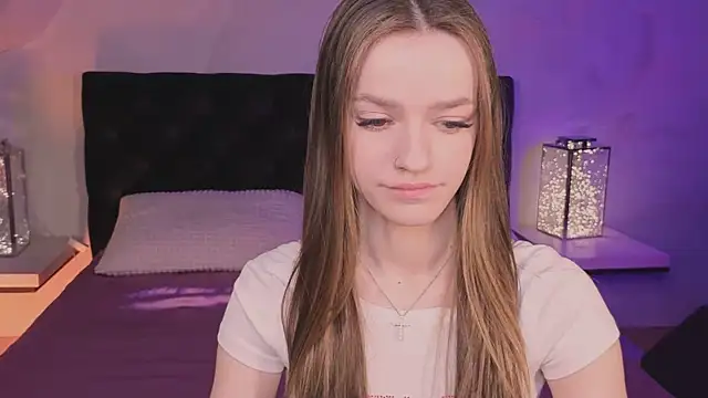 Snapshot of E_l_i_z_e_ chatting on April 2026 05:25:02 AM E l i z e online show from April 2026 05:25:02 AM