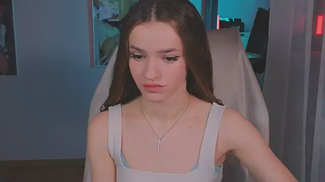 Snapshot of E_l_i_z_e_ chatting on May 2026 05:13:01 AM E l i z e online show from May 2026 05:13:01 AM
