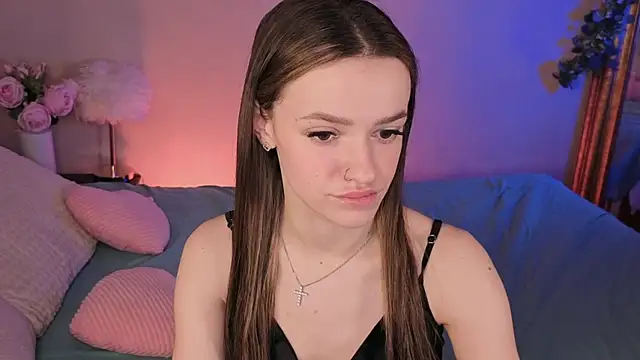 Snapshot of E_l_i_z_e_ chatting on May 2026 05:15:02 AM E l i z e online show from May 2026 05:15:02 AM
