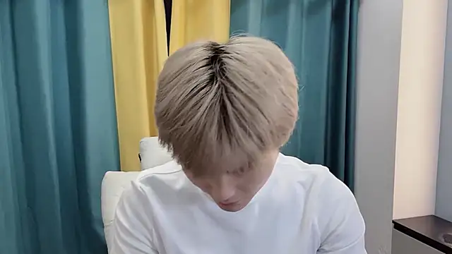 xiaoyang5200 online show from February 2026 03:01:01 PM