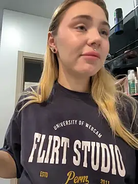 LunaMillie online show from September 2025 04:34:02 AM