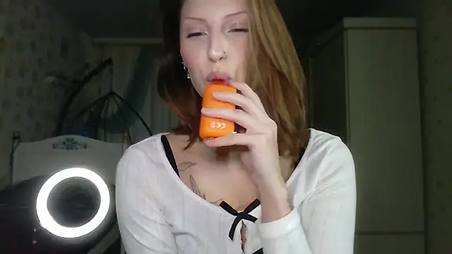 Snapshot of RuxaShade chatting on November 2025 12:18:01 PM RuxaShade online show from November 2025 12:18:01 PM