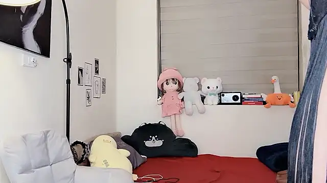 Snapshot of MaiLiiil chatting on February 2026 02:44:01 PM MaiLiiil online show from February 2026 02:44:01 PM