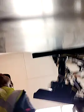 Snapshot of Dropdingo chatting on November 2025 11:13:01 PM Dropdingo online show from November 2025 11:13:01 PM