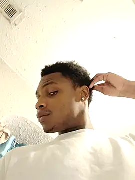 Snapshot of Dropdingo chatting on December 2025 01:10:01 AM Dropdingo online show from December 2025 01:10:01 AM