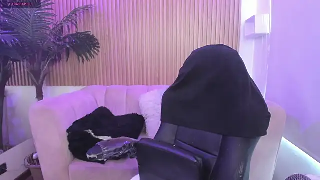 Jenny Wolridge  online show from October 2025 07:47:02 PM