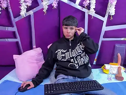 Bruno Cruzz online show from November 2025 02:22:01 AM