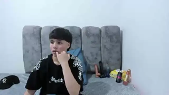 Bruno Cruzz online show from March 2026 03:23:01 AM