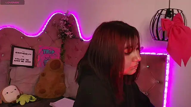 sophiievv online show from November 2025 07:01:02 PM