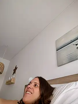 Snapshot of lauflor chatting on March 2026 03:25:01 PM lauflor online show from March 2026 03:25:01 PM