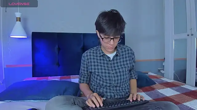 Tsuki Maru online show from September 2025 07:59:02 PM