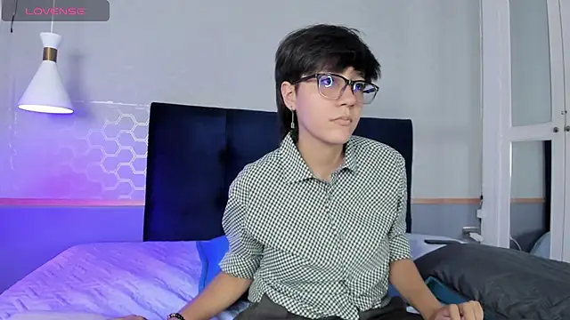 Tsuki Maru online show from September 2025 07:08:02 PM