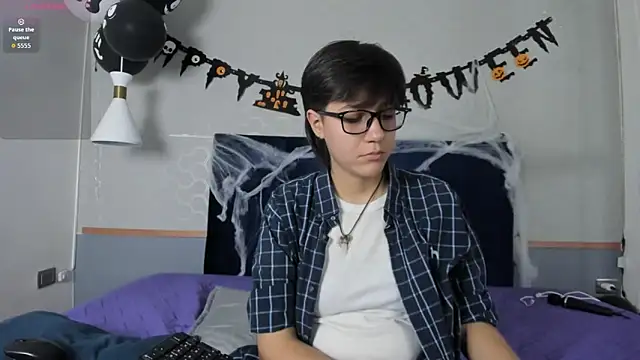 Tsuki Maru online show from October 2025 08:30:01 PM