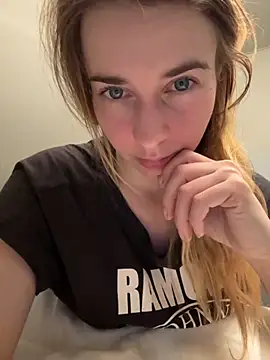 Snapshot of ellieen chatting on November 2025 10:47:01 PM ellieen online show from November 2025 10:47:01 PM