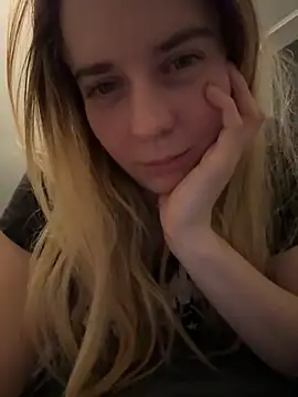 Snapshot of ellieen chatting on November 2025 11:03:01 PM ellieen online show from November 2025 11:03:01 PM