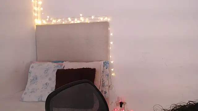 adelen smith online show from September 2025 04:34:02 PM