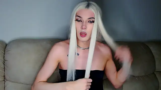 YourTrixie online show from November 2025 11:42:02 AM