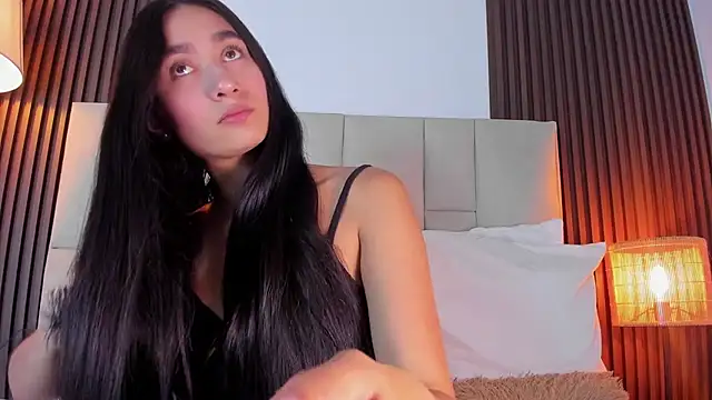 Snapshot of Nicolqueen_ chatting on April 2026 11:20:01 AM Nicolqueen online show from April 2026 11:20:01 AM