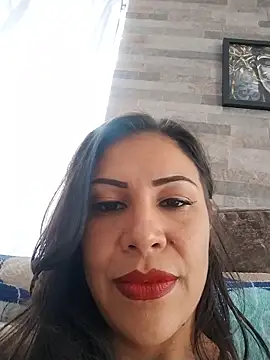 KittyHoleshot87 online show from April 2026 04:12:02 PM