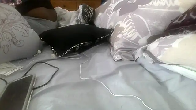 Snapshot of prettymaa chatting on January 2026 06:44:01 PM prettymaa online show from January 2026 06:44:01 PM