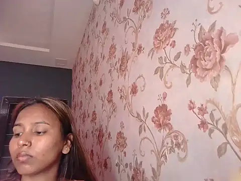 GlamGirl002 online show from April 2026 02:45:02 AM