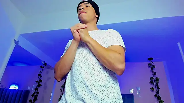 Muscle Scott online show from November 2025 12:37:02 PM