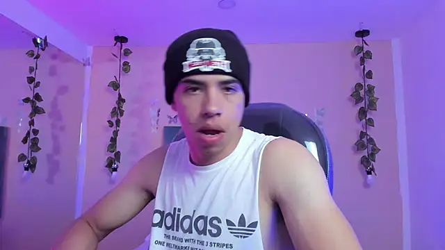 Muscle Scott online show from November 2025 12:49:01 PM