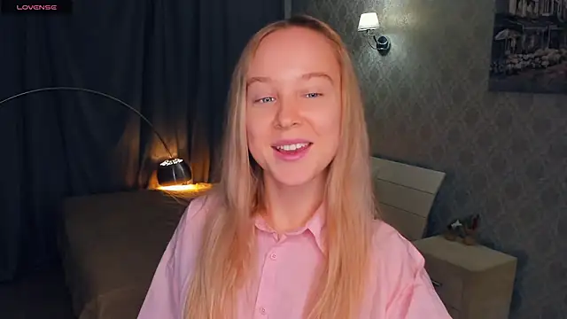 SoonMoor online show from November 2025 05:07:01 PM