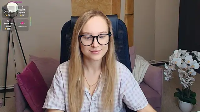 SoonMoor online show from December 2025 07:00:01 PM