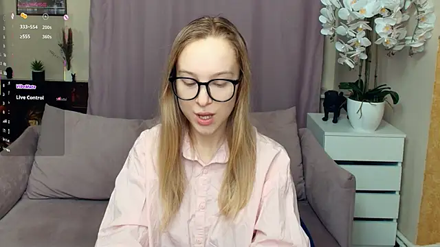 SoonMoor online show from February 2026 06:50:02 PM