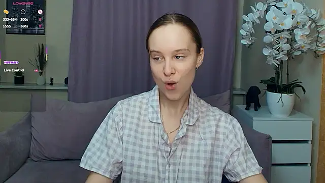 SoonMoor online show from March 2026 06:33:01 PM