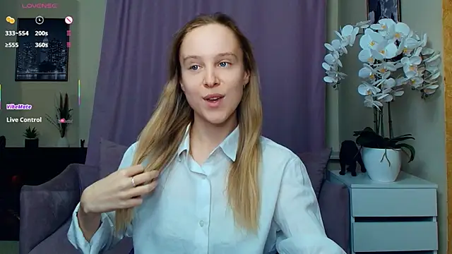 SoonMoor online show from April 2026 07:33:02 PM