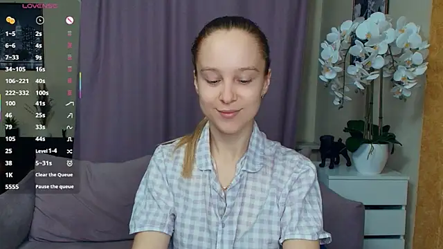 SoonMoor online show from April 2026 07:26:01 PM