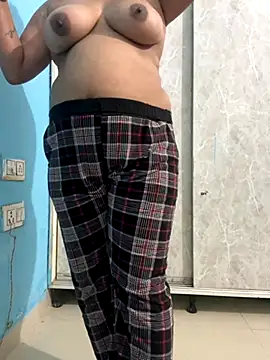 Snapshot of pooja_cam101 chatting on October 2025 01:44:02 AM pooja cam101 online show from October 2025 01:44:02 AM