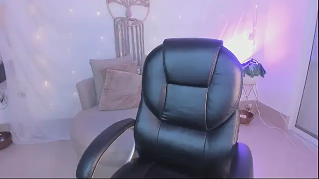 Ginni charlotte online show from April 2026 03:43:02 AM