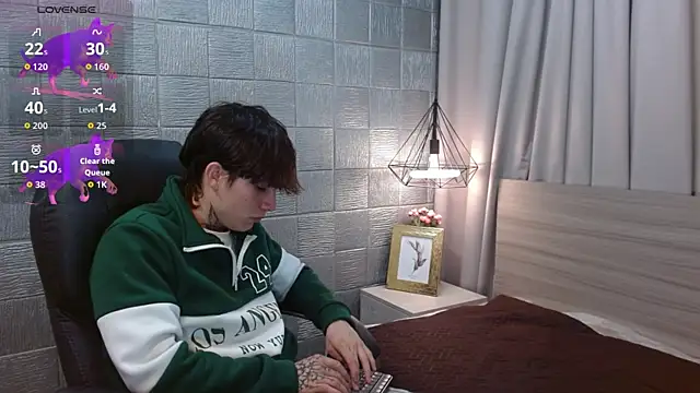 Iantwink18 online show from October 2025 05:52:02 PM