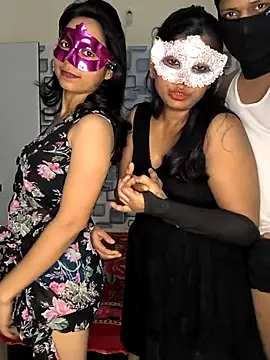 Family02 online show from December 2025 05:28:02 PM