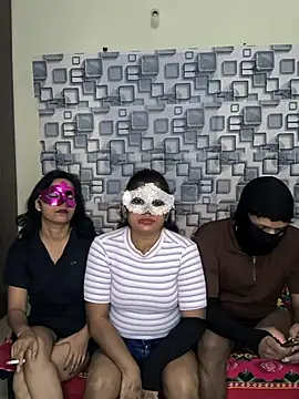 Family02 online show from December 2025 04:57:02 PM