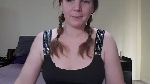 Snapshot of aussiepeaches chatting on February 2026 01:43:01 AM aussiepeaches online show from February 2026 01:43:01 AM