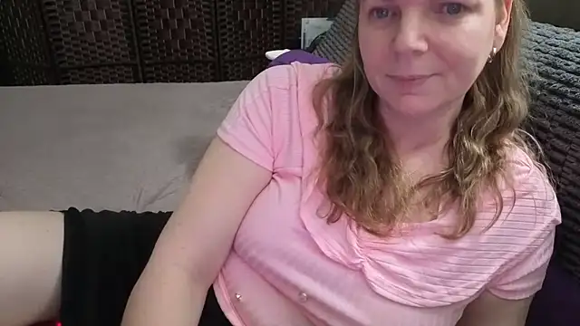 Snapshot of aussiepeaches chatting on February 2026 04:22:01 AM aussiepeaches online show from February 2026 04:22:01 AM