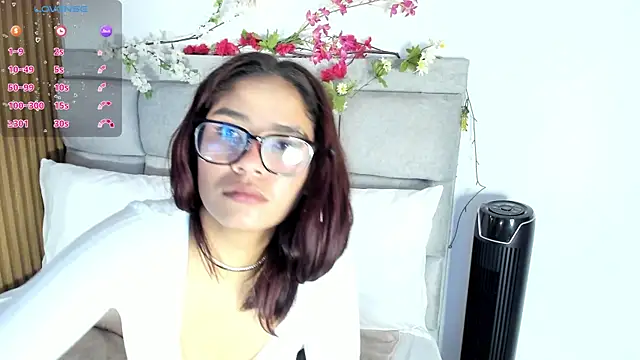 Snapshot of Aliina__Sauvage chatting on October 2025 12:37:01 PM Aliina Sauvage online show from October 2025 12:37:01 PM
