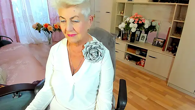 Snapshot of HotandMature chatting on February 2026 01:31:02 PM HotandMature online show from February 2026 01:31:02 PM