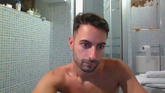 Snapshot of Amicisegreti chatting on September 2025 07:19:01 AM Amicisegreti online show from September 2025 07:19:01 AM