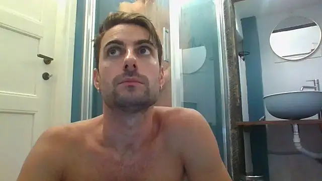 Snapshot of Amicisegreti chatting on October 2025 07:33:01 PM Amicisegreti online show from October 2025 07:33:01 PM