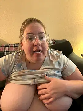 Snapshot of sexymommy1988 chatting on September 2025 06:01:02 PM sexymommy1988 online show from September 2025 06:01:02 PM